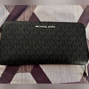 Used twice Micheal kors wallet